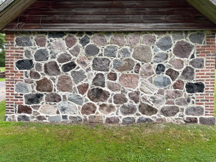 Maakivisein tellisservadega pärast vuukide taastamist